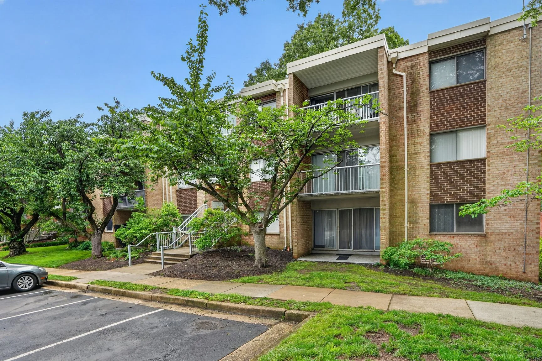 2911 Charing Cross Rd, Unit 8, Falls Church